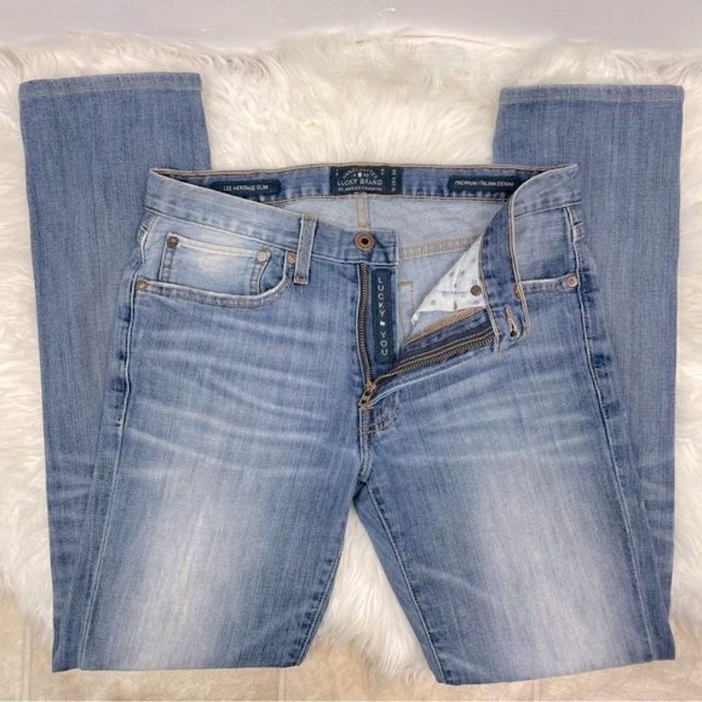 Lucky Brand 121 Heritage slim distress jeans W-29 L-32 light blue.